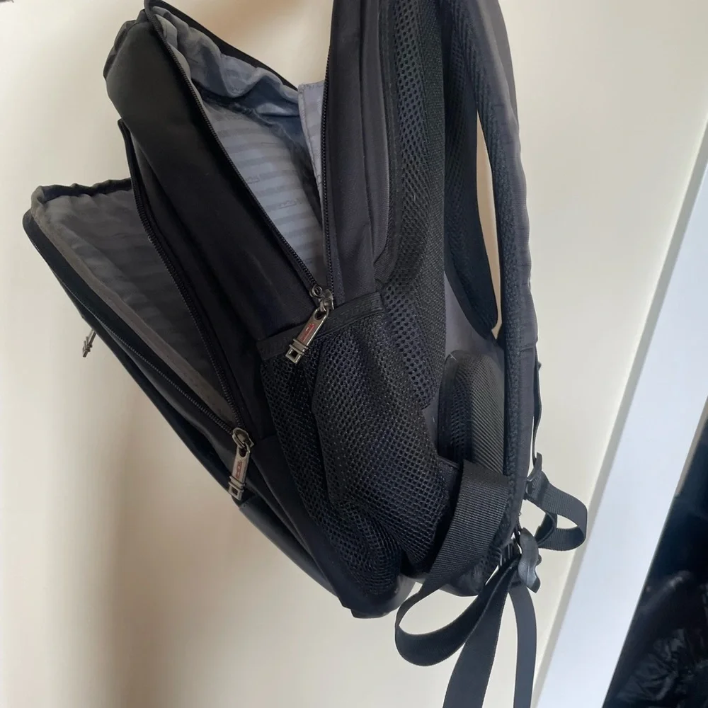 Tumi backpack - Picture 2 of 9